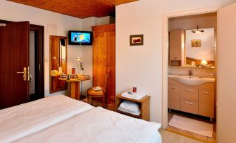 Logis Hostellerie Motel Au Bois le Sire