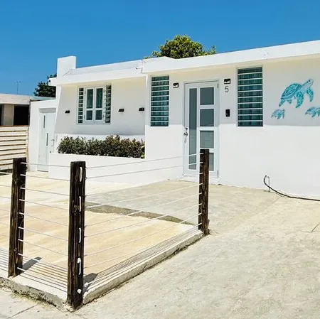 Villa Casa di Mare in Isabela 5-bedroom Private Pool 5 minutes to Jobos Beach
