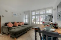 Waterloo Place Hotels in Bridport