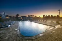 The East Island Reserve Hotel - Pools