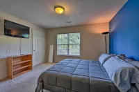 Cozy Greensboro Townhome ~ 7 Mi to Unc Campus - Wifi