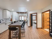 Zephyr Mountain Lodge Premium-Rated 2100 Hotels near Looking Glass