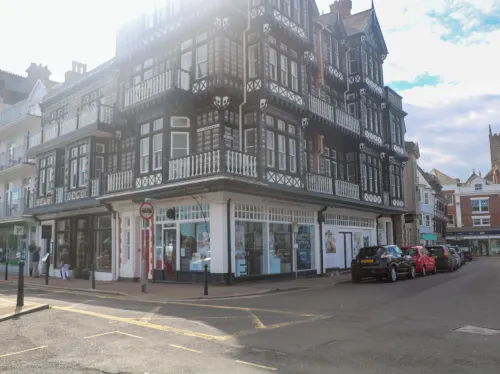 Full Deck Hotels in Dartmouth