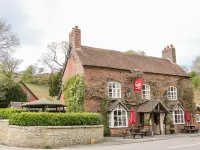 Gerry's Place Hotels near Stretton Antiques Market