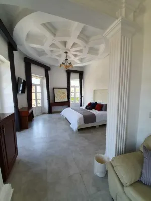 Hotel Estancia Real