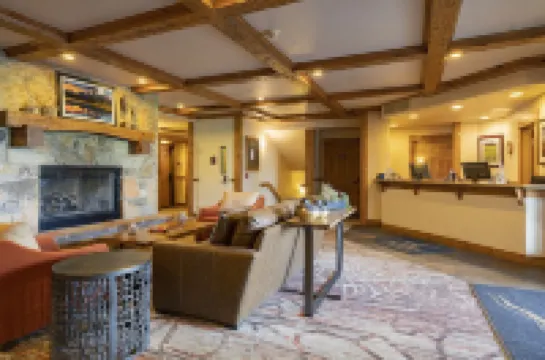 Eagleridge Lodge 201 2 Bedroom Condo by RedAwning