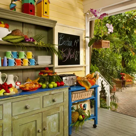 Tropical Inn