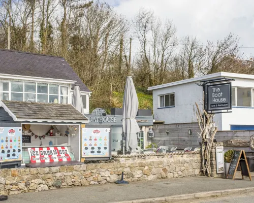 Neaudd Wen Hotels in Llanfair-Mathafarn-Eithaf