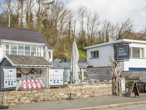 Neaudd Wen Hotels in Pentraeth