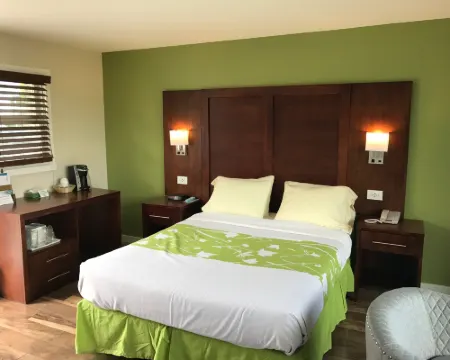 Ledges by the Bay Hotels in Knox County