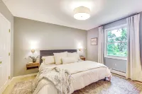 Family Getaway w/ Deck: 3 Mi to Lake Champlain -  Ferienwohnungen