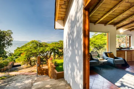 Luxury 3Br Cabin, Lakeview in Valle de Bravo Отели рядом с достопримечательностью «Rancho El Reencuentro»