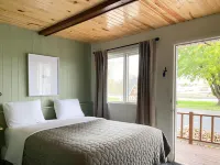 The River Hills Motel - Algoma, WI - Near Door County فنادق في Algoma