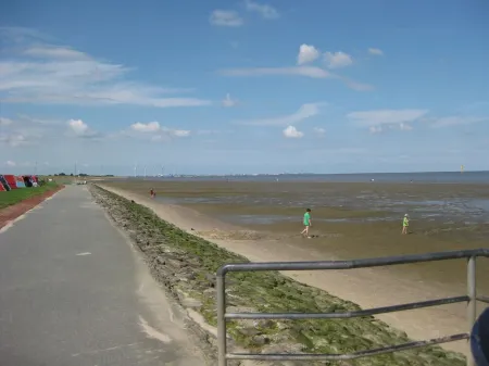 Great house with playground, canoe, wifi, bicycle shelter, prices incl. VAT. ER and NK