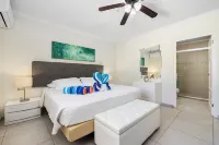 Pearl 2-bedroom Condo walking to wonderful Eagle Beach Hotel a Eagle Beach