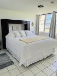 Spacious 3 bedroom apartment with sea view short drive to ferry station.
