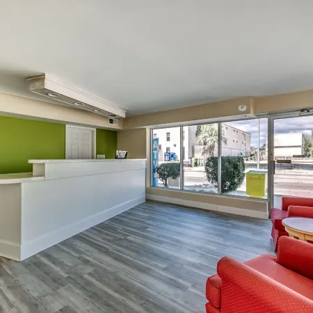 Beachcomber Inn & Suites