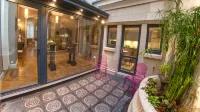 Louise Sur Cour Hotels in Saint-Gilles