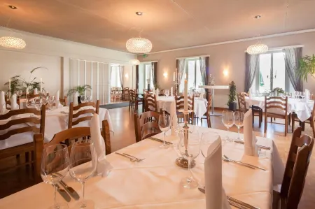 Hotel Rätia Отели в г. Ладир