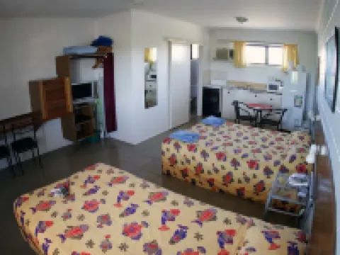 A & A Motel فنادق في بروسربين