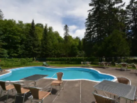 Auberge Alpine Inn Hotels in Sainte-Adele