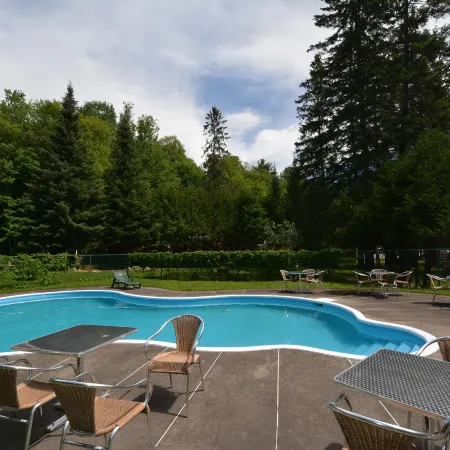 Auberge Alpine Inn