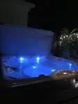 다운타운 B&B - 킹사이즈침대, 이동식 욕조 & 온수 욕조 - 온천