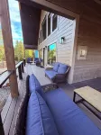 Newly built Porchside Forest Getaway 4-bedroom 3-bath cabin WiFi, AC.
