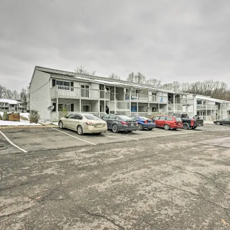 Mount Pocono Condo w/ Balcony, Near Mt Airy Casino