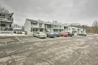 靠近艾瑞山娛樂場：波科諾山公寓帶陽台 - Wi-Fi