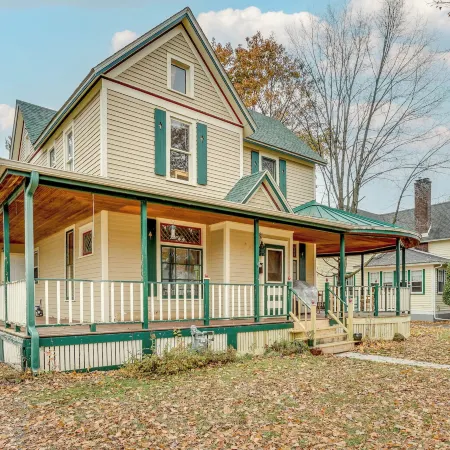 Eau Claire Retreat Close to Campus and Dtwn!