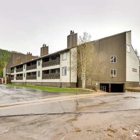 Pool and Ski-in Access Copper Mountain Condo!