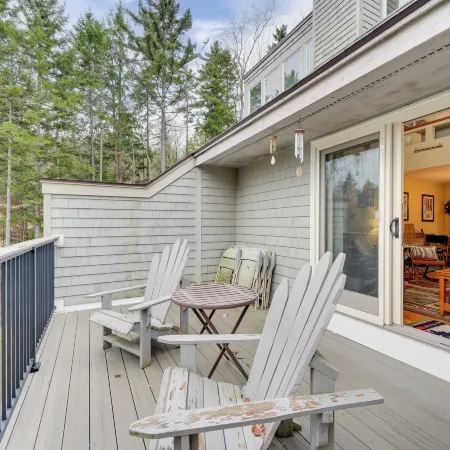 Cozy Bretton Woods Ski-in/Ski-Out Condo w/ Deck!