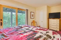 Cozy Bretton Woods Ski-in/Ski-Out Condo w/ Deck! - 3-Star