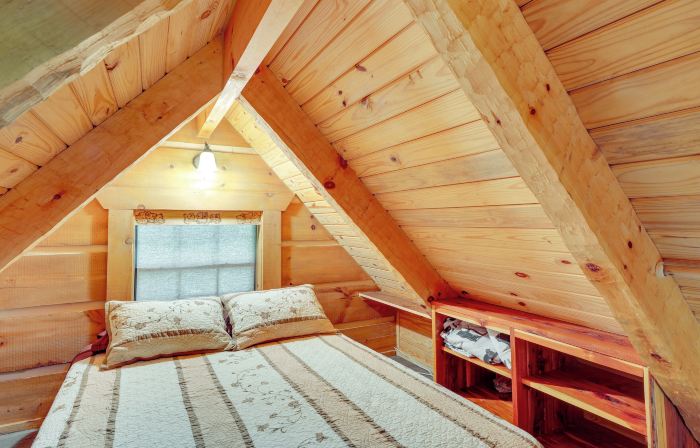 Cozy Log Cabin on 11 Acres 3 Mi to Cherokee Lake!