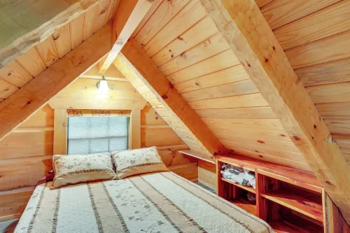 Cozy Log Cabin on 11 Acres 3 Mi to Cherokee Lake! - Homestays