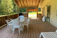 Private 2-Acre Retreat w/ Mtn Views, Walk to River - 3 étoiles