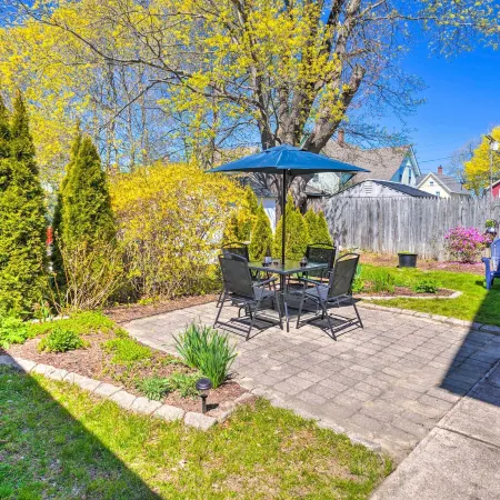 Mystic Refuge w/ Patio < 1 Mi to Downtown!