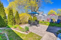 Mystic Refuge w/ Patio < 1 Mi to Downtown! - parking