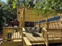 Relaxing 4 Bed-4 Bath w/ 3 King Beds, Sleeps 10, Private Dock & Slip Available!