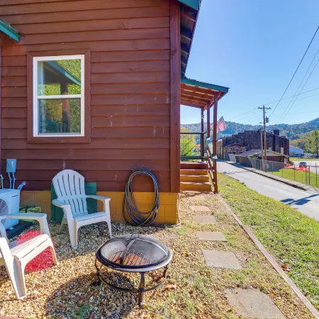 < 1 Mi to Dtwn: Pet-friendly Cabin in Murphy! Hotels in Murphy