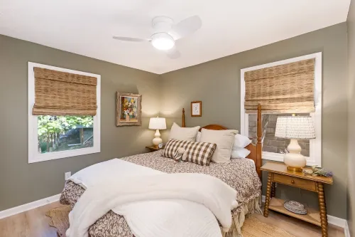 Lakeside 3 BR Retreat - Huge Decks, 1 mile from Hurricane Marina & Beach
