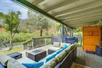 Scenic Riverfront Escape w/ Sauna in Junction City - Homestays