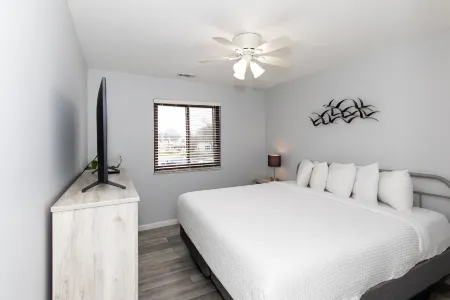 Balcony with Stunning Lake and River Views - Gorgeous Townhouse Getaway