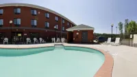 Holiday Inn Express & Suites SUFFOLK by IHG - Swimmingpools