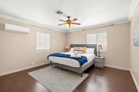 Modern Family Home w Full Amenities Near ONT Отели в г. Помона