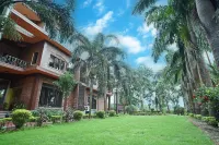 Whispering Woods Inn !! Bitm College Opposite Couple Friendly !! Hotels in Dakshin Harirampur