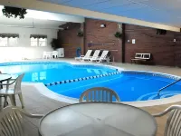 Howard Johnson by Wyndham Mystic - Pools