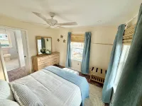 Dog Friendly! Booking 2026!! Sleeps7, 1 mile 2 beach