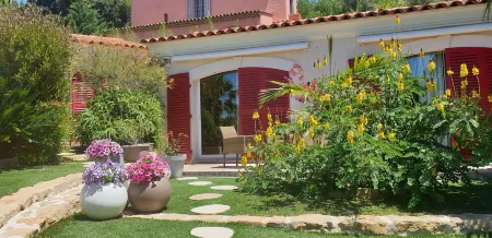 B&B Val d'Azur Отели рядом с достопримечательностью «Mas Provencal La Richaude»